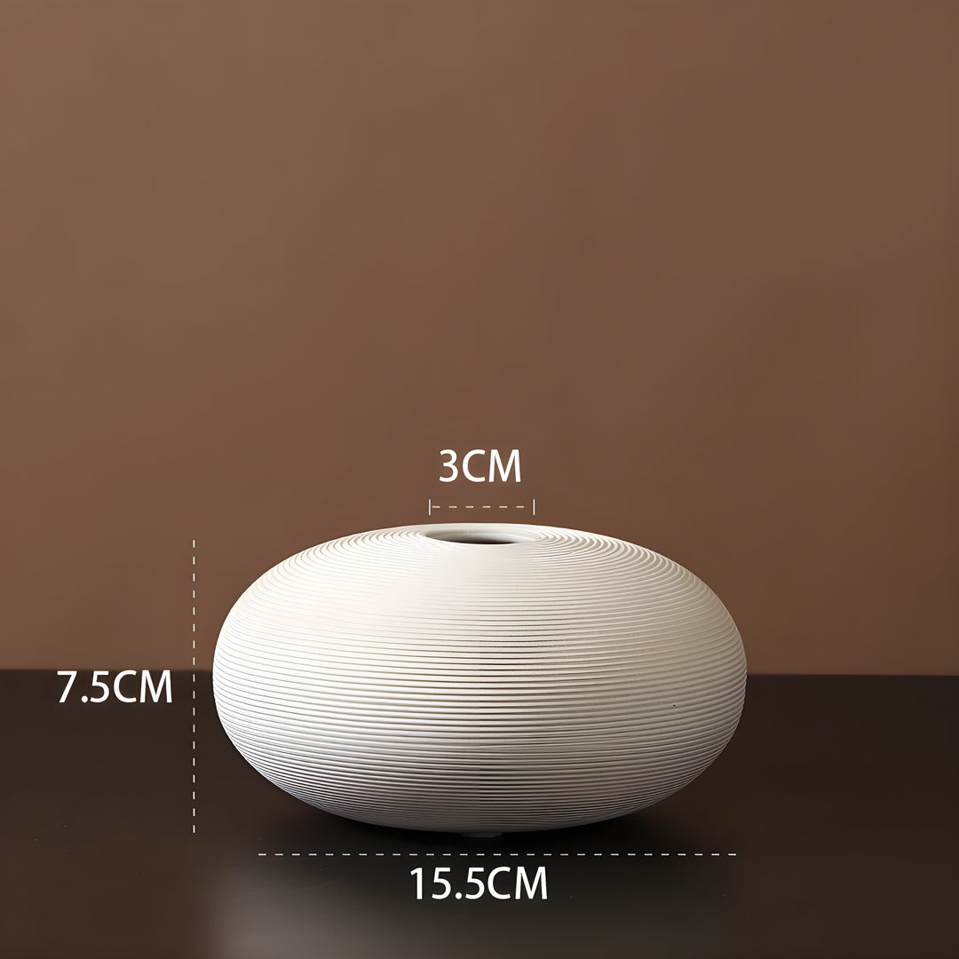 Lisslune | Minimalistic Handcrafted Ceramic Zen Vase