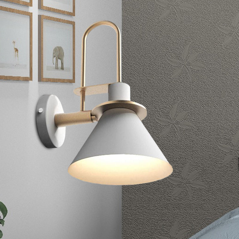 Skørter | 1-Light Wall Lamp Antique Cone Metal Wall Mount in White/Black/Green with Handle for Nightstand