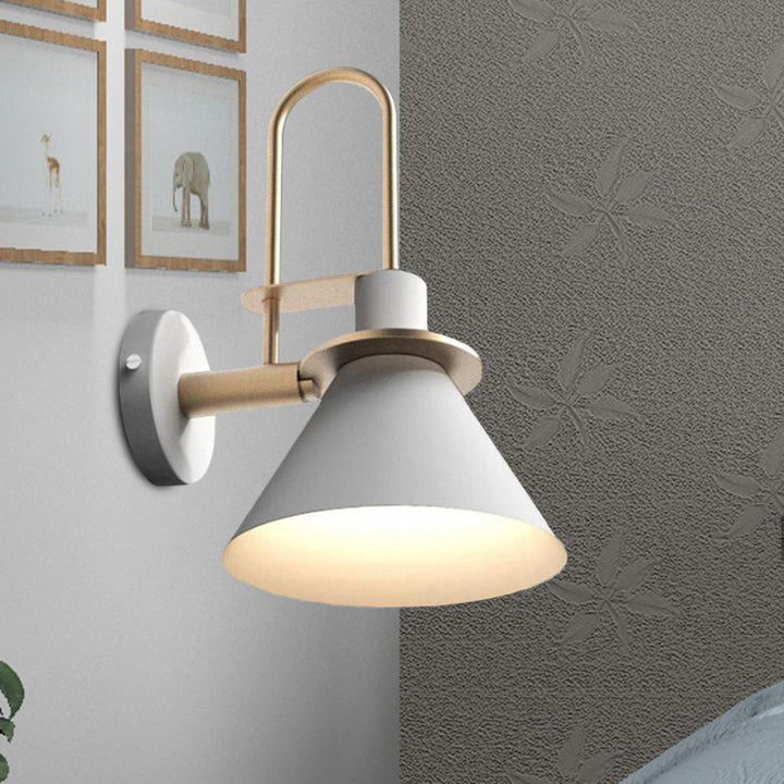 Skørter | 1-Light Wall Lamp Antique Cone Metal Wall Mount in White/Black/Green with Handle for Nightstand
