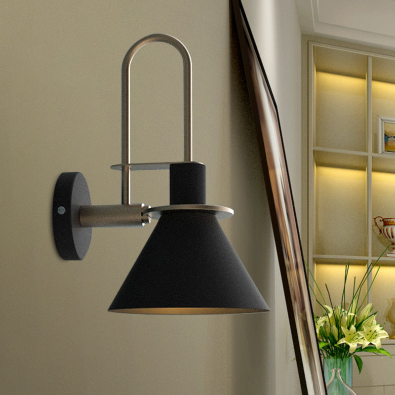Skørter | 1-Light Wall Lamp Antique Cone Metal Wall Mount in White/Black/Green with Handle for Nightstand