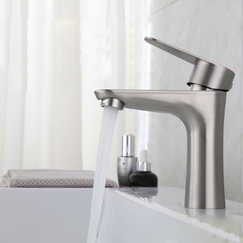 Lisslune | Round Single Handle Bathroom Faucet Single Hole Sink Faucet in Chrome
