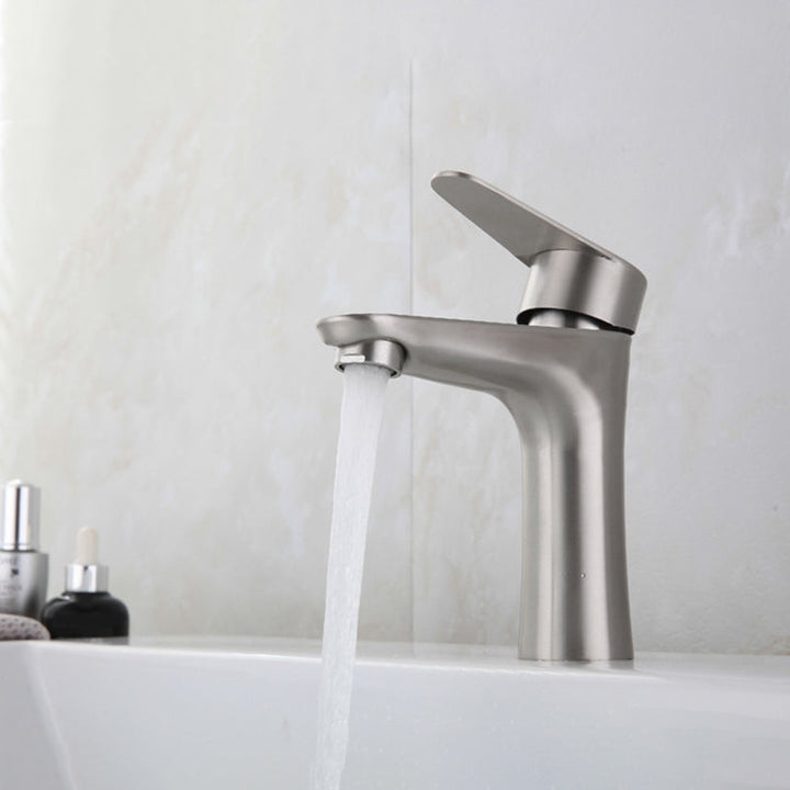 Lisslune | Round Single Handle Bathroom Faucet Single Hole Sink Faucet in Chrome