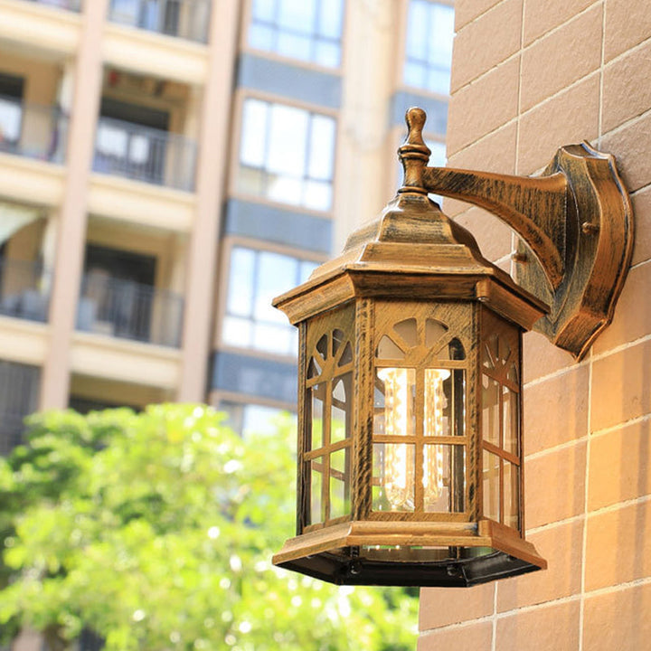 Skørter | 1-Head Castle Wall Light Country House White/Black/Brass Aluminum Wall-Mounted Lamp with Clear Glass Shade