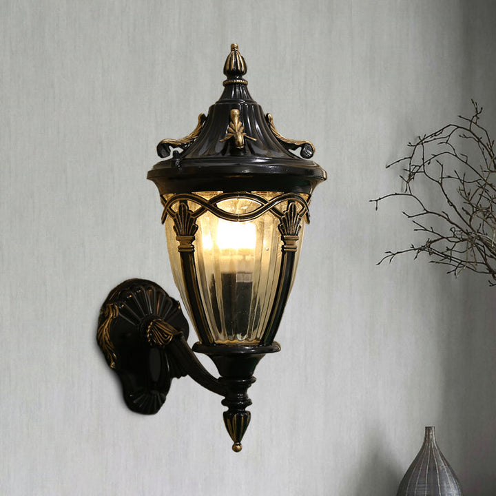 Skørter | 1 Light Bulb Urn Wall Sconce Light Loft Brass/Black Metal Wall Lamp Fixture with Clear Ribbed Glass Shade