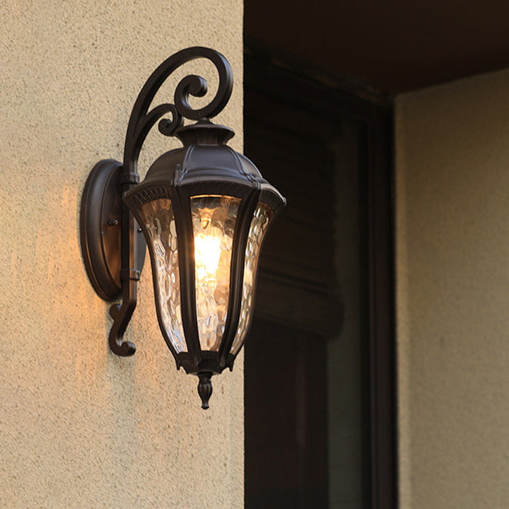 Skørter | 1-Light Water Glass Wall Lighting Rustic Black Urn Outdoor Corner Wall Mount Lamp Fixture