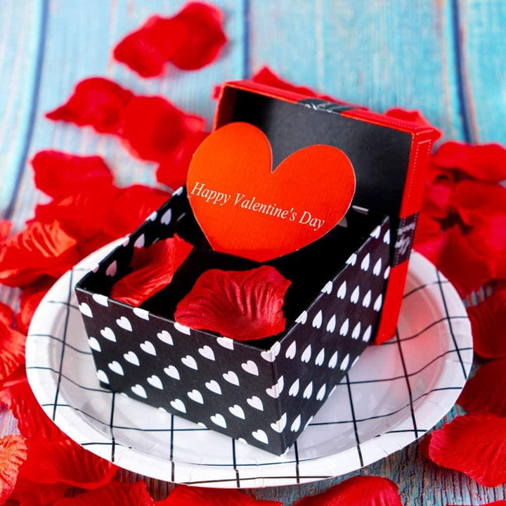 Lisslune | Romantic Elegance Silk Rose Petals Collection: 1000 Luxurious Red Petals for Memorable Celebrations