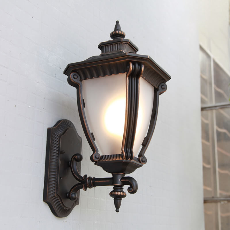 Skørter | Farmhouse urn wall lamp with 1 fixture, transparent glass wall lamp in black