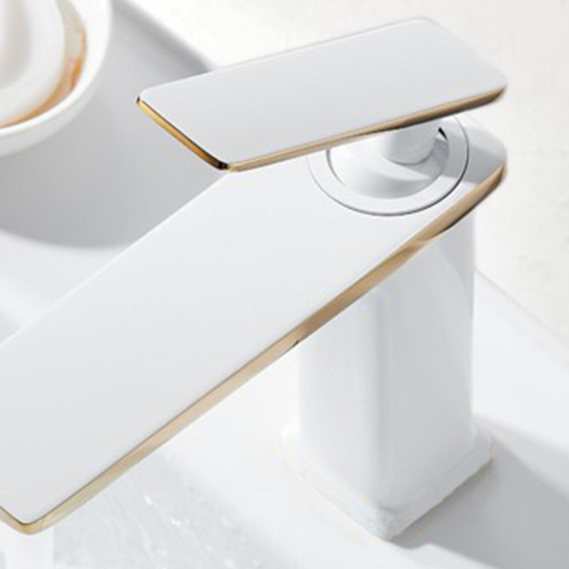 Lisslune | Single Hole Bathroom Faucet 6.69" H Modern Luxury Sink Faucet