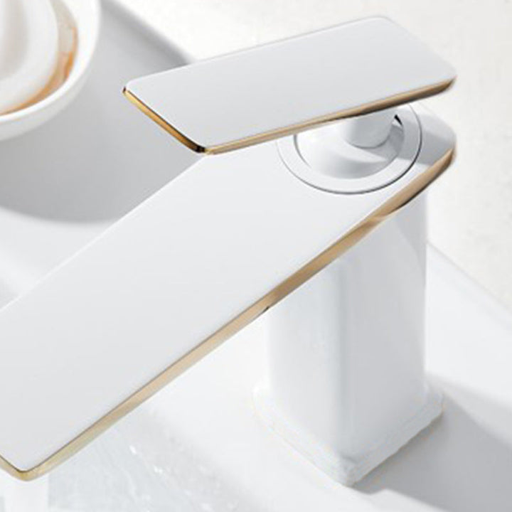 Lisslune | Single Hole Bathroom Faucet 6.69" H Modern Luxury Sink Faucet