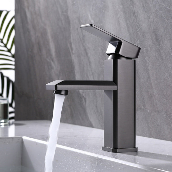 Lisslune | Single Hole Faucet 6.69" H Modern Low Arc Bathroom Sink Faucet