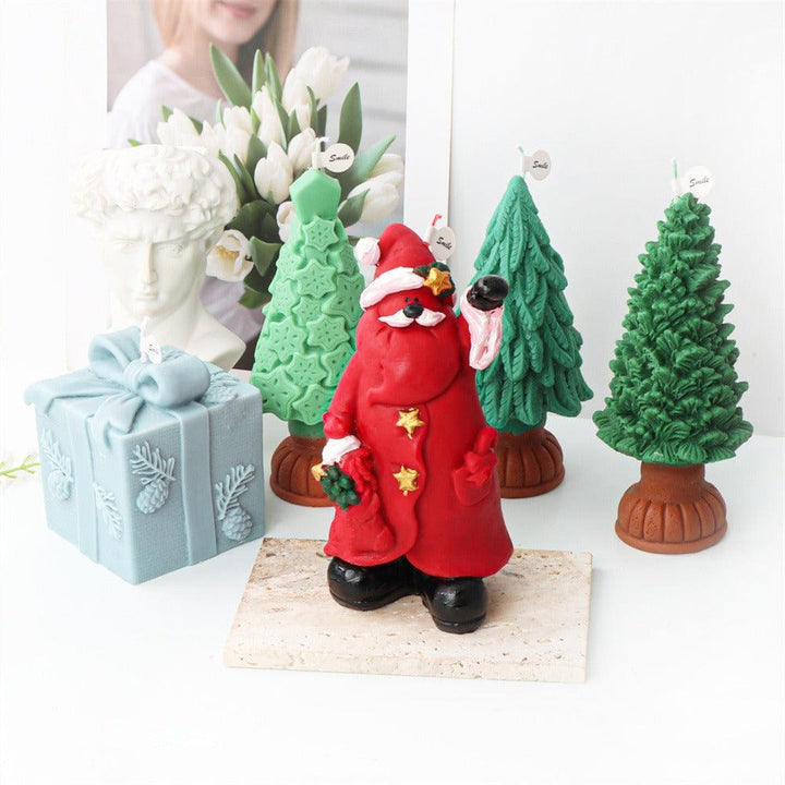 Lisslune | Magical Christmas Candle Making Kit with Santa Themed Packaging & Fragrant Decorations