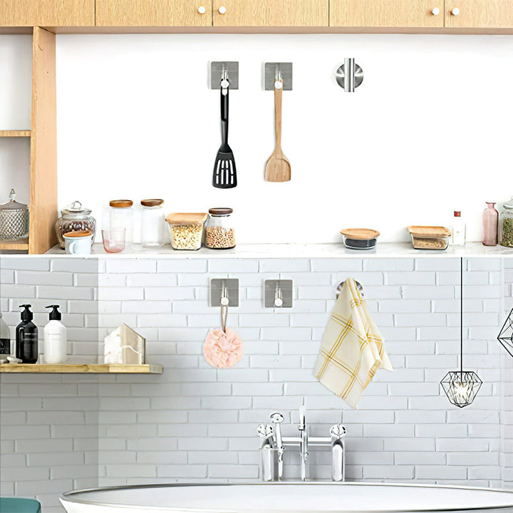 Lisslune | Metal Simple Bathroom Accessories as a Single Piece or in a Set in Silver