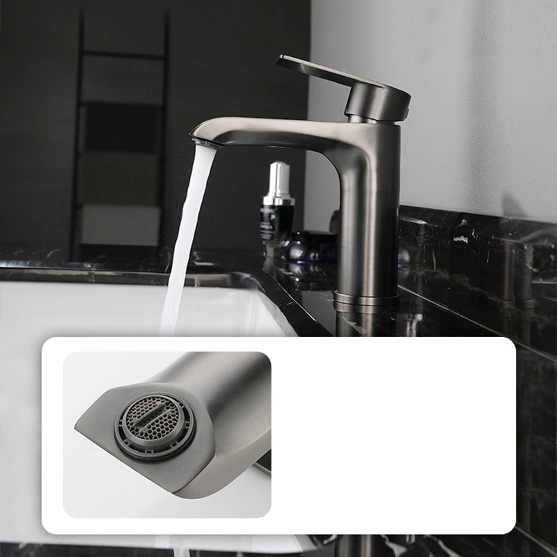 Lisslune | Single handle faucets Glam Style sink faucets for the bathroom