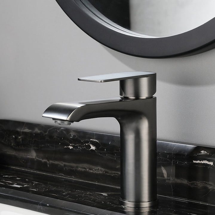 Lisslune | Single handle faucets Glam Style sink faucets for the bathroom
