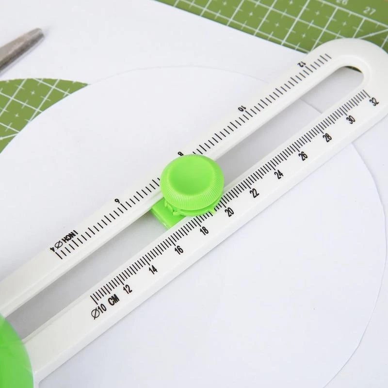 Lisslune | Simple Plastic Round Cutting Knife Model
