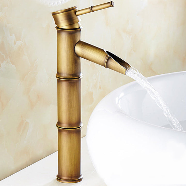 Lisslune | Country House Style Single Hole Sink Faucet with a Lever Handle