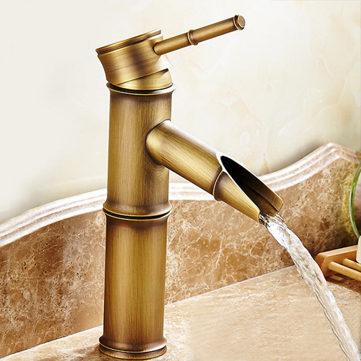 Lisslune | Country House Style Single Hole Sink Faucet with a Lever Handle