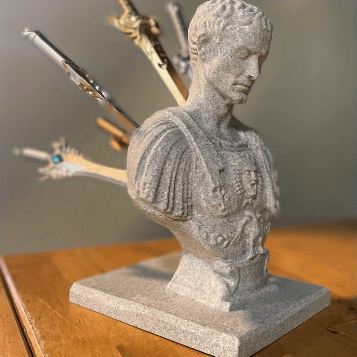 Lisslune |  Julius Caesar Desk Pen Holder