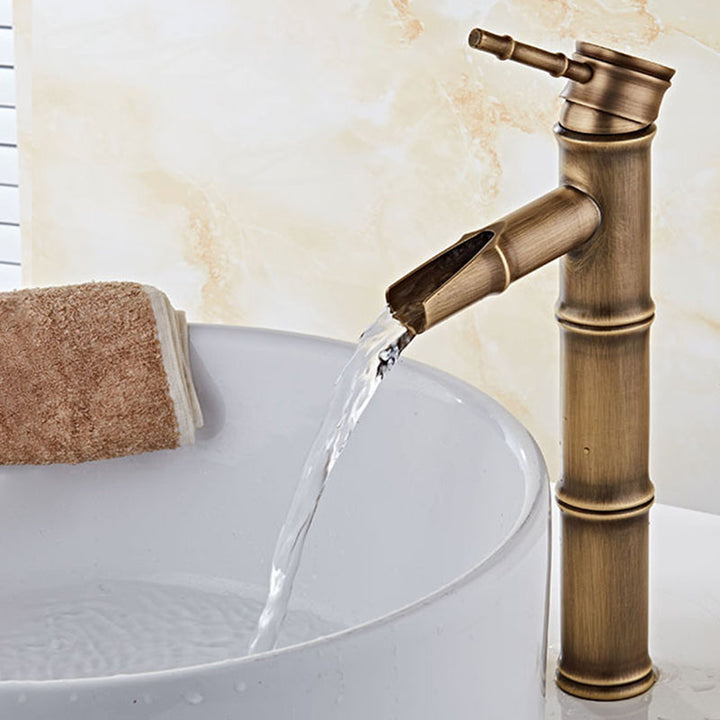 Lisslune | Lever Handle Vanity Faucet Country Low Arc Faucet Single Hole Basin Faucet