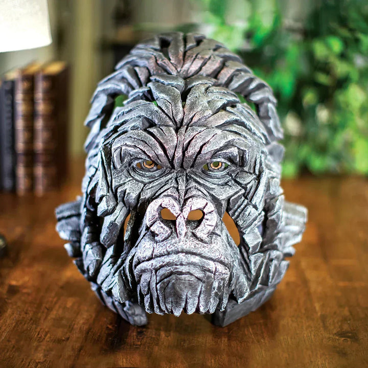 Lisslune | Life-like gorilla figure made of resin for decoration