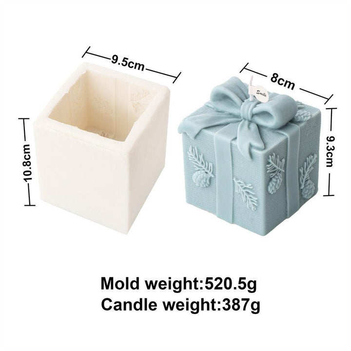 Lisslune | Magical Christmas Candle Making Kit with Santa Themed Packaging & Fragrant Decorations