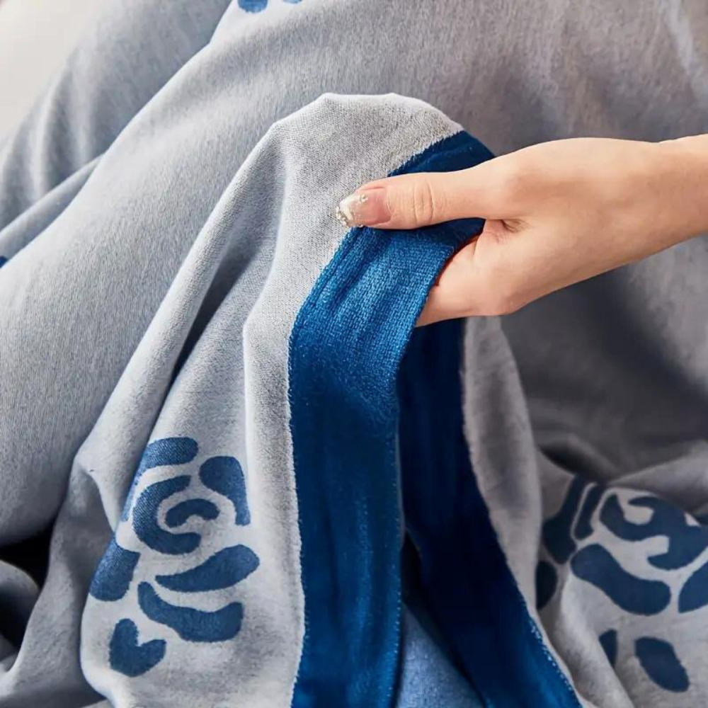 Lisslune | Bamboo Fiber Rose Cooling Blanket