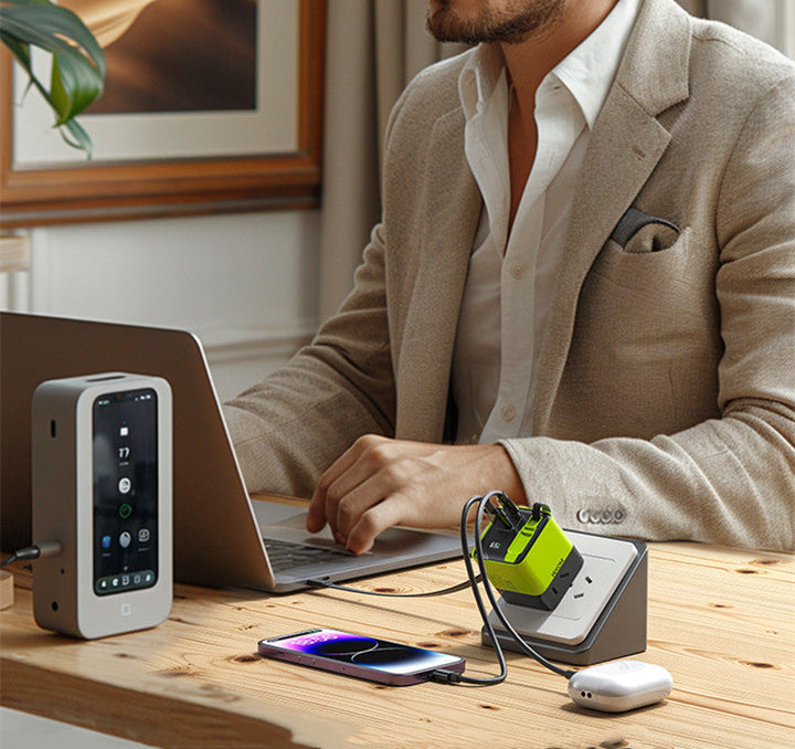 Lisslune | USB-C Multi-Port Charger With Built-In Retractable Cable