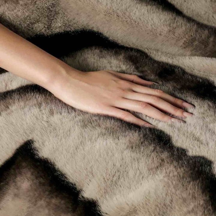 Lisslune | Ruched Synthetic Rabbit Fur Blanket