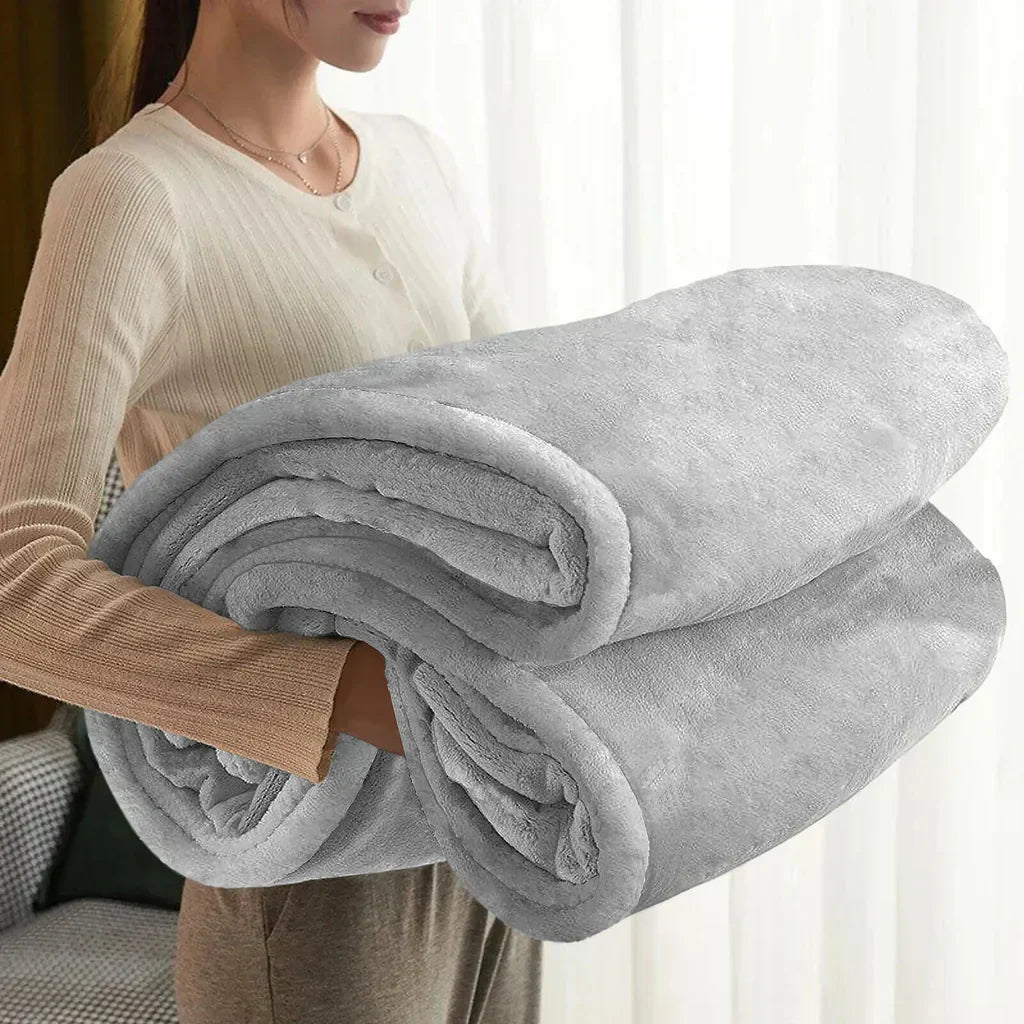 Lisslune | Maxime | Cozy Fleece Blanket for All Seasons - Extra Soft and Warm