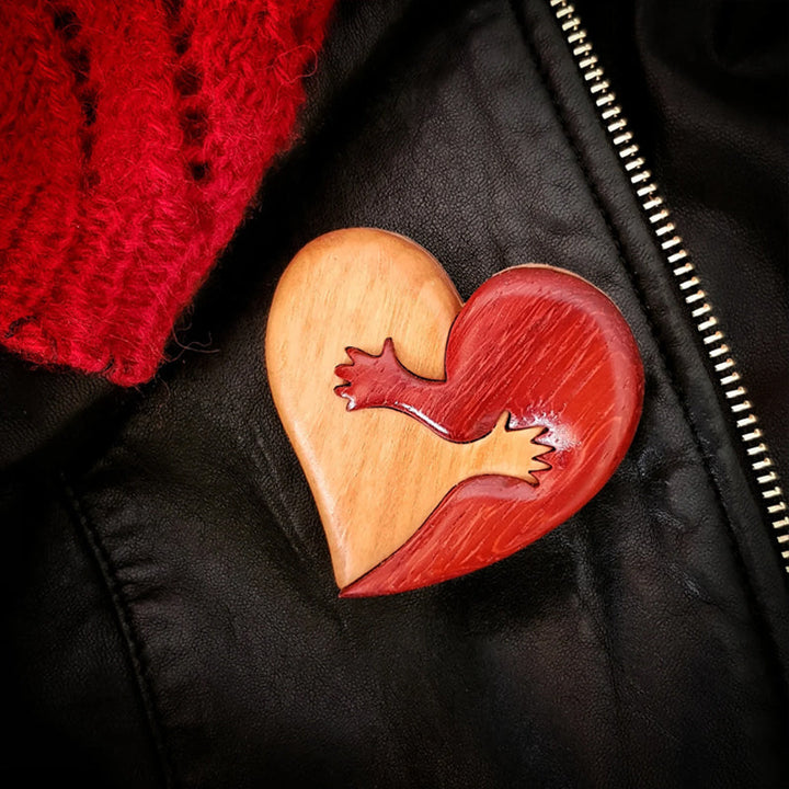 Lisslune | Heart-shaped ornaments made of wood