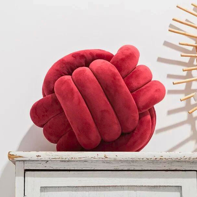 Lisslune | Scandinavian Knot Cushion made of Velvet