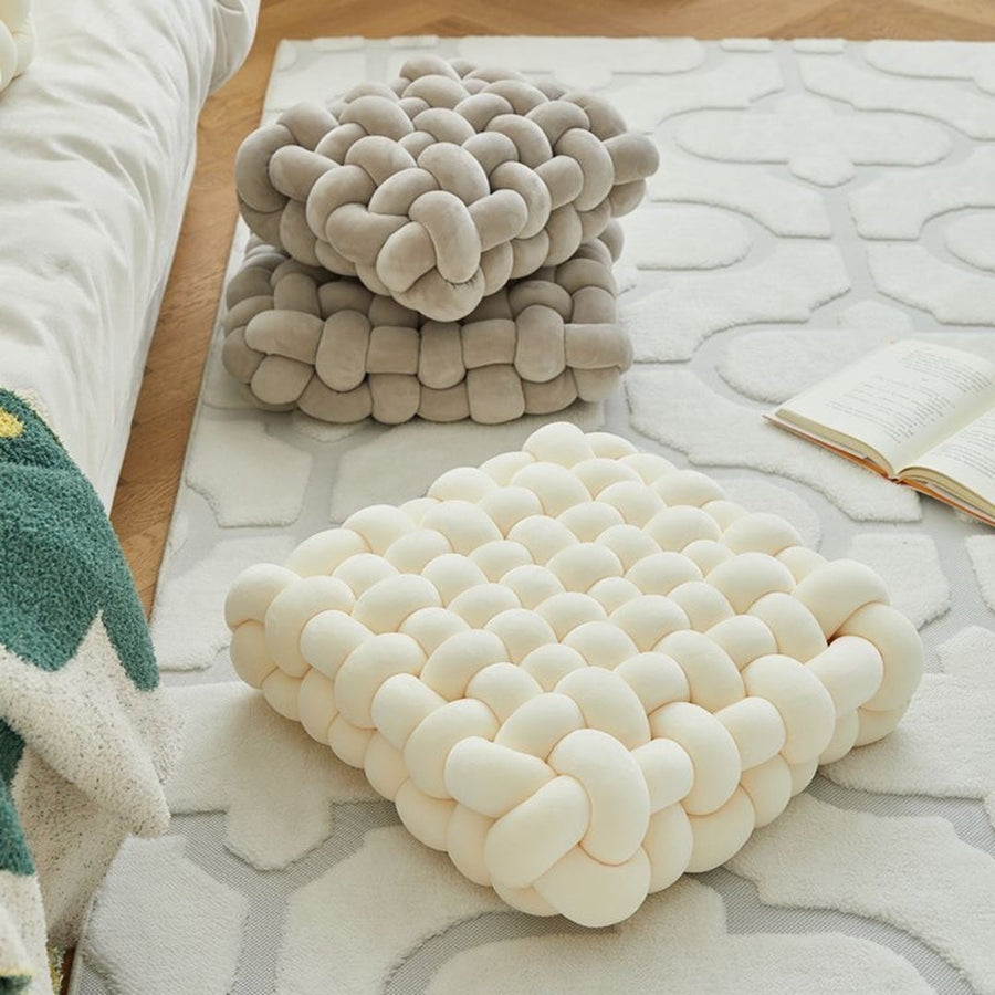 Lisslune | SnugSpiral - Elegant braided plush pillow