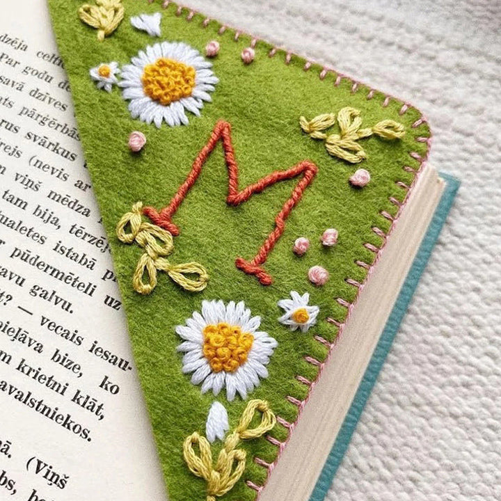 Lisslune | Personalized hand-stitched corner bookmark