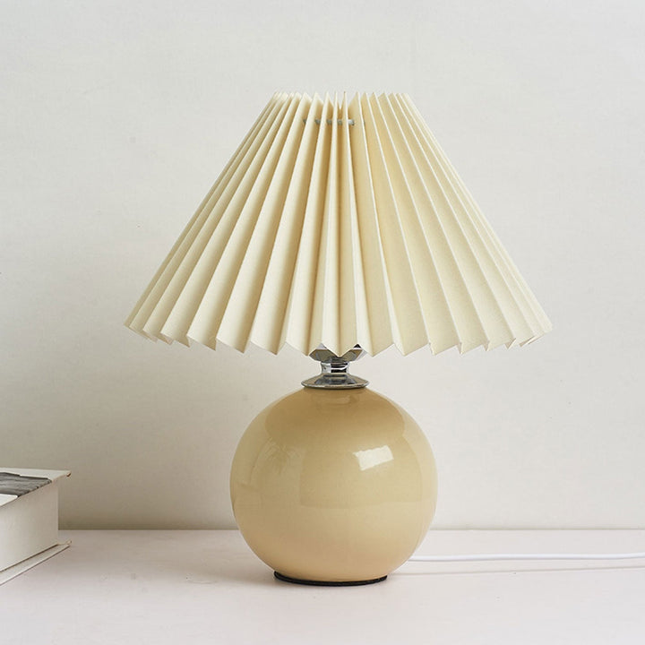 Lisslune | Nordic minimalist 1-light table lamp made of ceramic with pleats