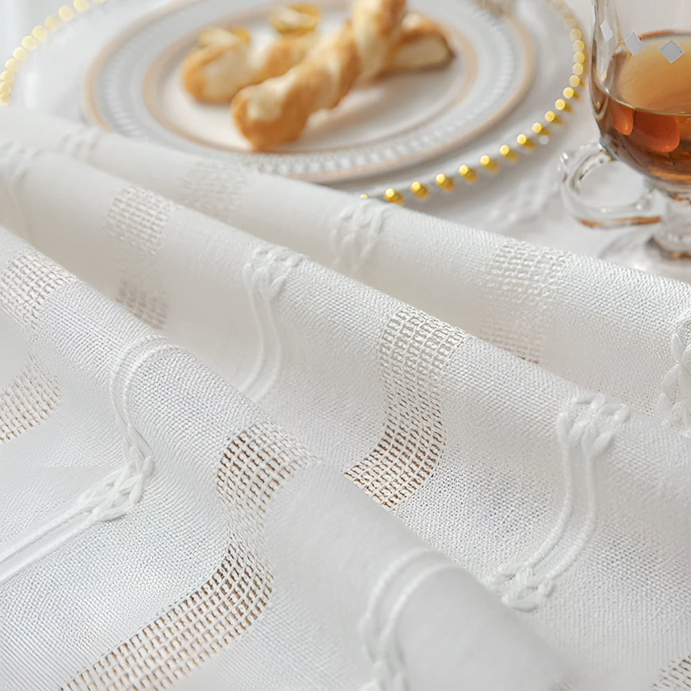 Lisslune | Tassel Whisper Table Runner