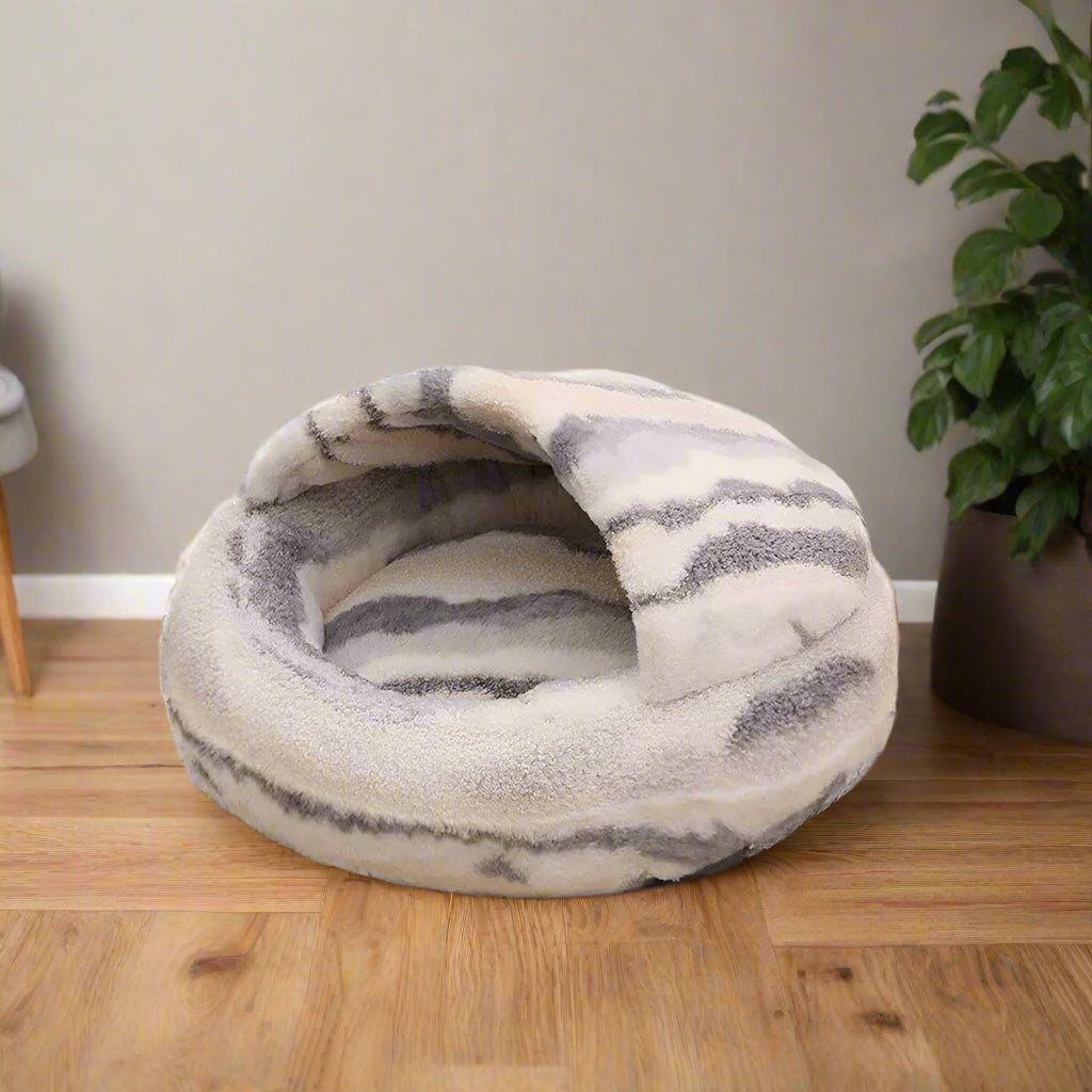 Lisslune | Lavish Marble Striped Pet Bed
