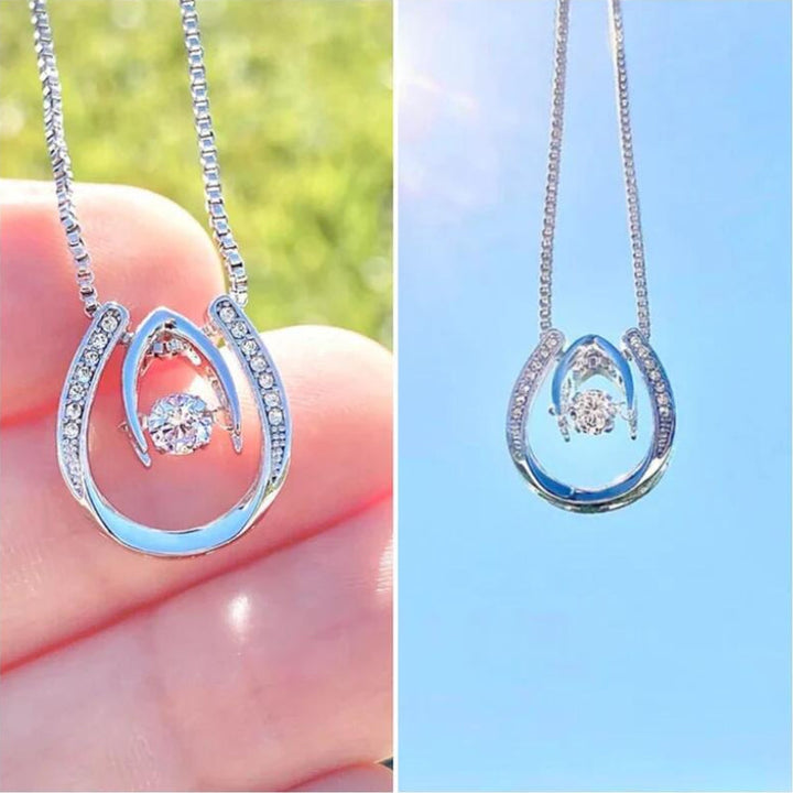 Lisslune | Horseshoe Necklace