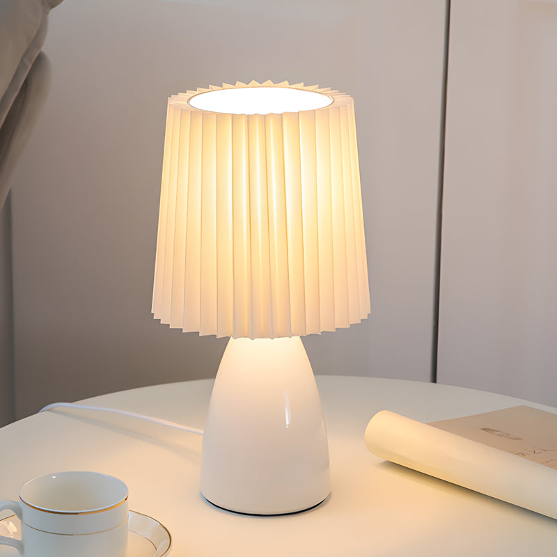 Lisslune | LumiElegance – Modern table lamp with pleated fabric shade