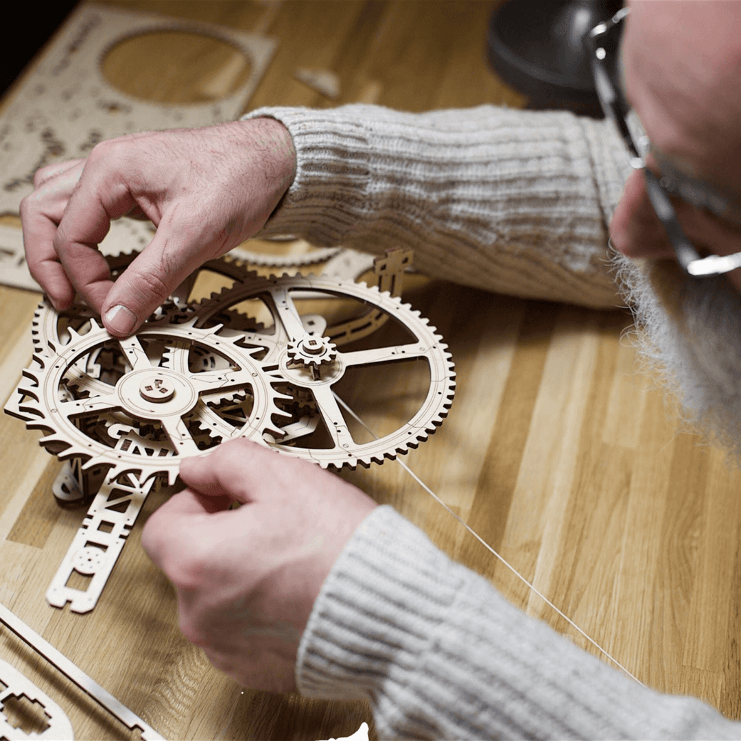 Lisslune | Aero Wall Clock with Pendulum