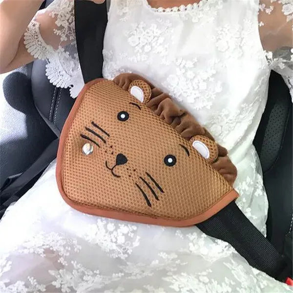 Lisslune | Child-friendly seatbelt adjustment with cute cartoon motif