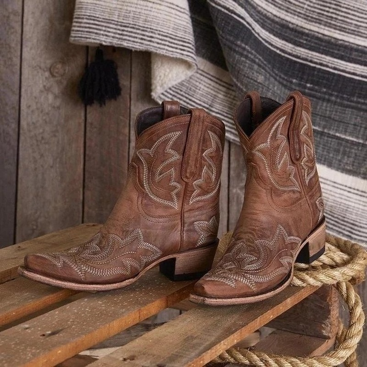Lisslune | Embroidered Cowboy Boots made of Leather