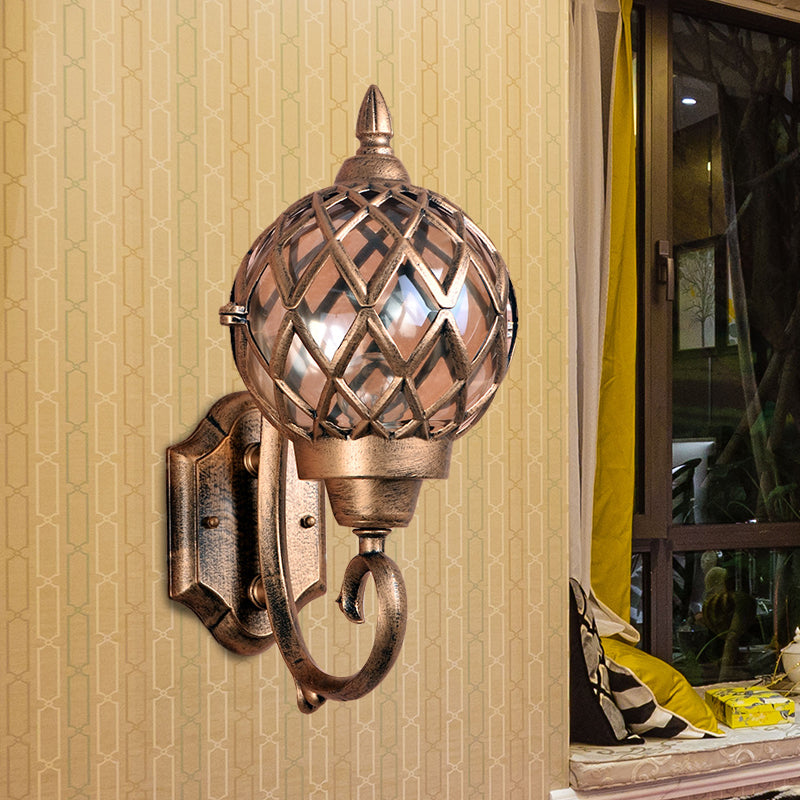 Skørter | Clear Glass Globe Wall Light Lodges 1-Bulb Outdoor Wall Light in Brass with Cage