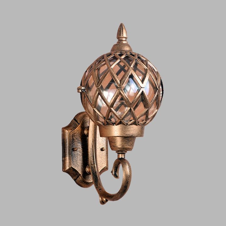 Skørter | Clear Glass Globe Wall Light Lodges 1-Bulb Outdoor Wall Light in Brass with Cage