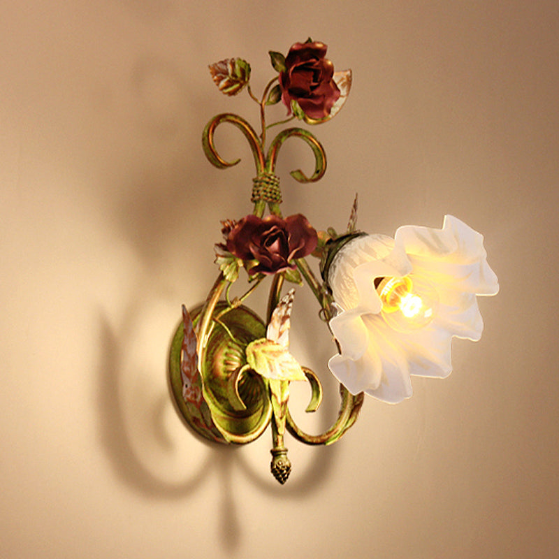 Skørter | Cream Glass Green Wall Lamp Wave Shaped 1 Light Korean Flower Sconce Lamp with Heart Shaped Arm
