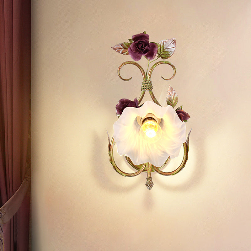 Skørter | Cream Glass Green Wall Lamp Wave Shaped 1 Light Korean Flower Sconce Lamp with Heart Shaped Arm