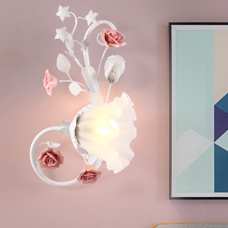 Skørter | Countryside Scalloped Wall Light 1 Lamp White Glass Wall Mounted Lamp with Pink Rose for Bedroom, Left/Right