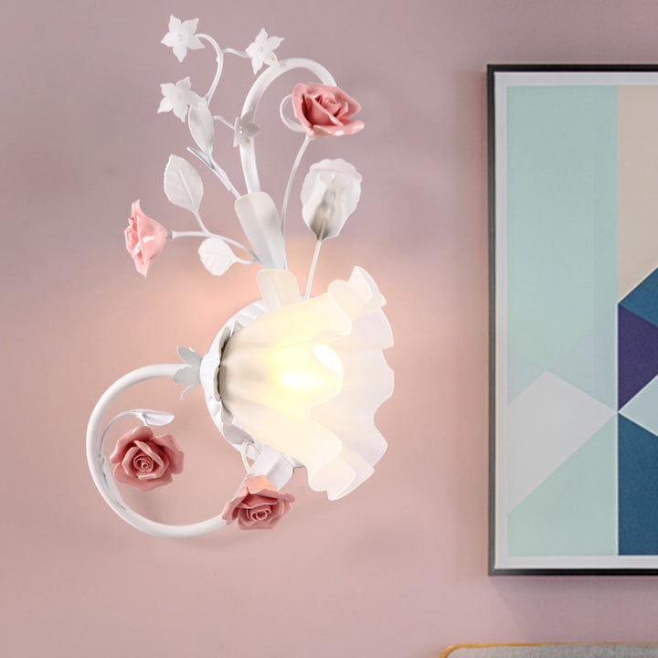 Skørter | Countryside Scalloped Wall Light 1 Lamp White Glass Wall Mounted Lamp with Pink Rose for Bedroom, Left/Right