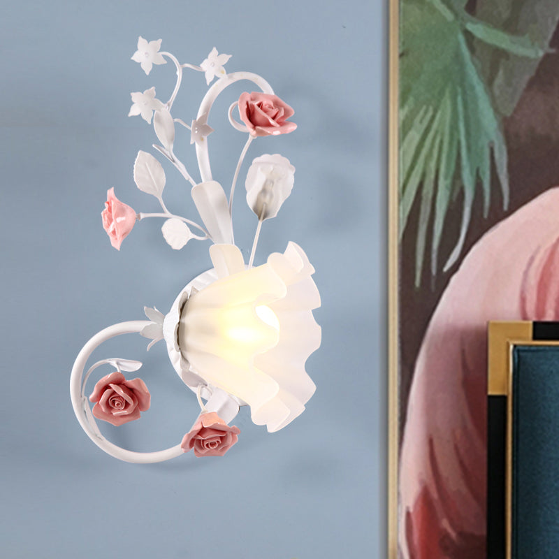 Skørter | Countryside Scalloped Wall Light 1 Lamp White Glass Wall Mounted Lamp with Pink Rose for Bedroom, Left/Right