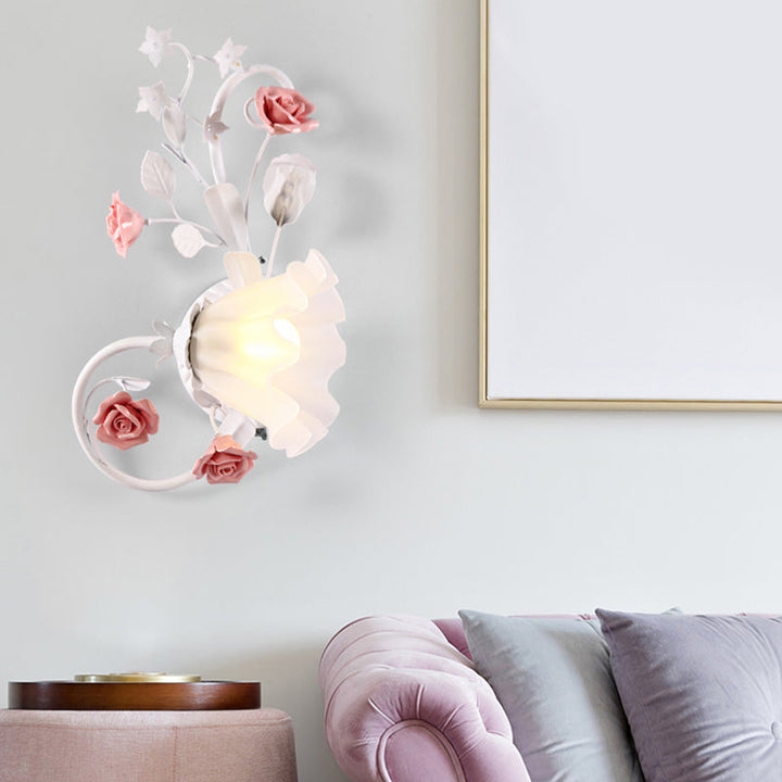 Skørter | Countryside Scalloped Wall Light 1 Lamp White Glass Wall Mounted Lamp with Pink Rose for Bedroom, Left/Right