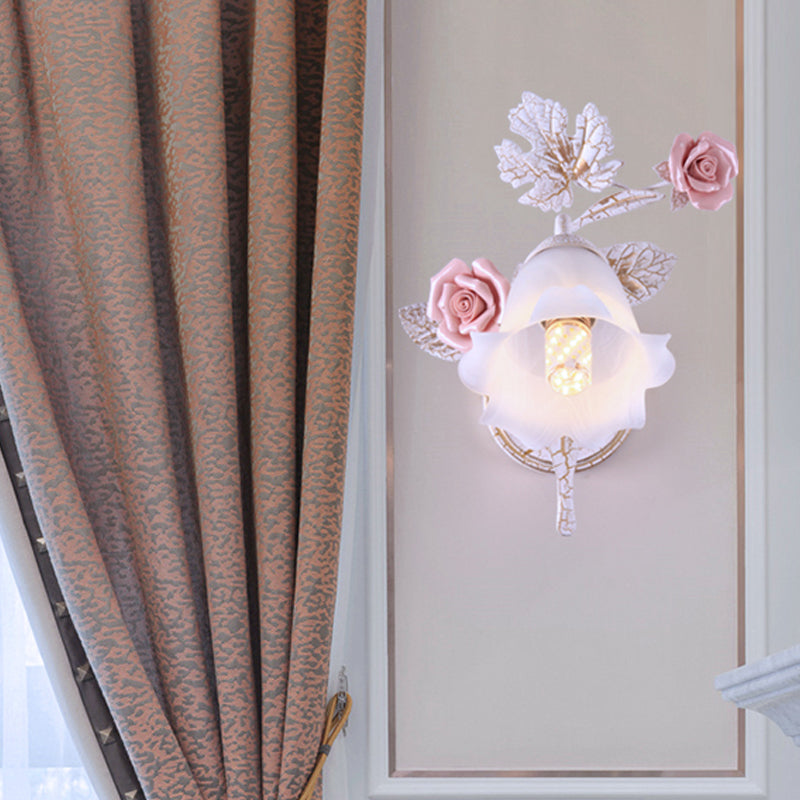 Skørter | 1/2-Light Wall Sconce Pastoral Floral White Glass Wall Mount Lamp with Metal Curved Arm for Living Room